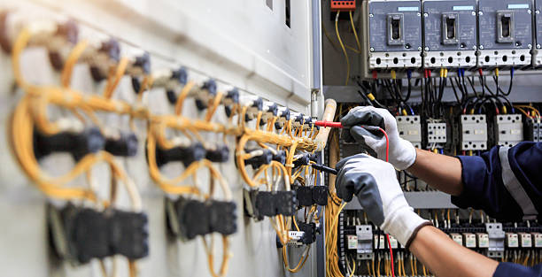 Professional Electrician technician working in Cameron, MO